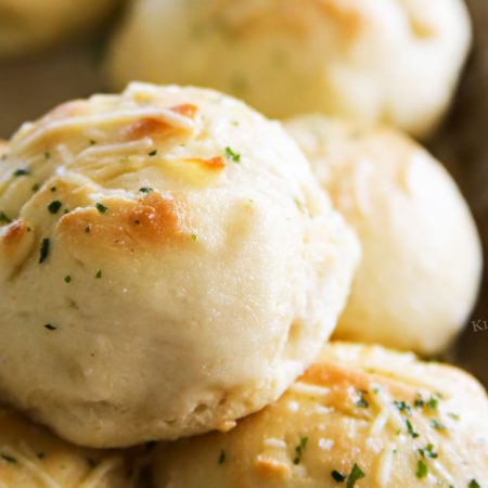 30-Minute Garlic Parmesan Dinner Rolls