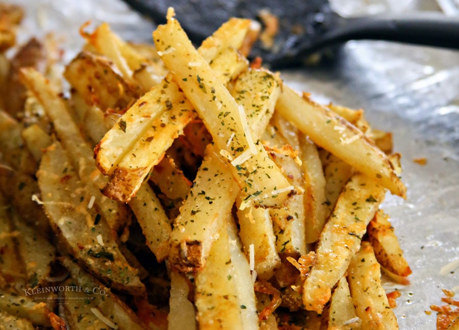 Baked Garlic Parmesan Steak Fries - Easy and delicious side dish to all your summer BBQ dishes.  