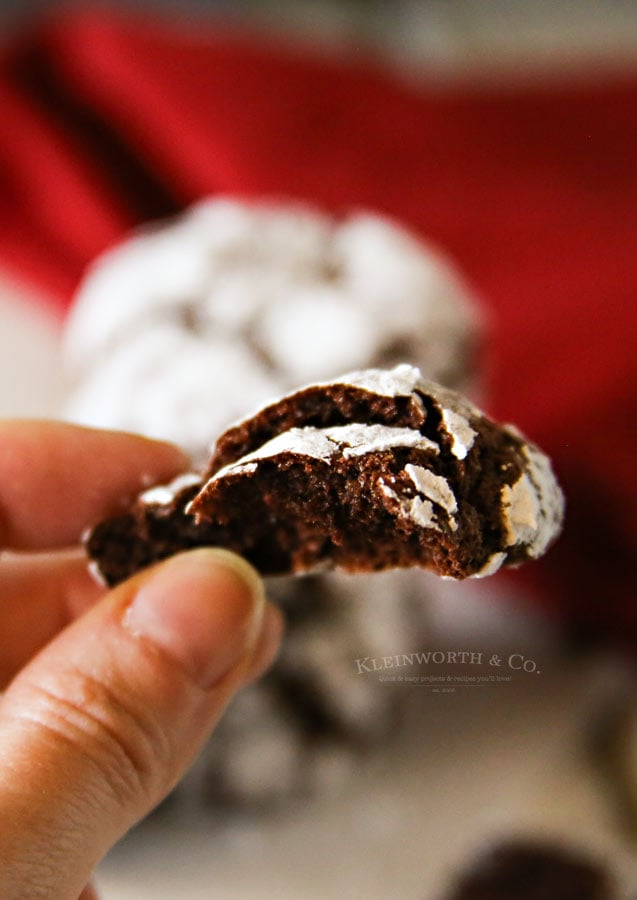 Easy Chocolate Crinkle Cookies