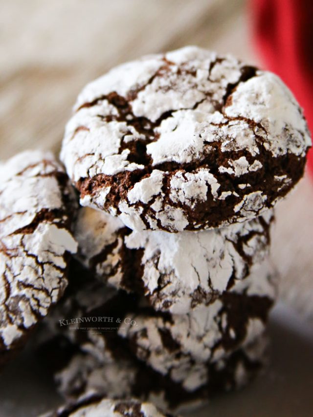 Classic Chocolate Crinkle Cookies Recipe