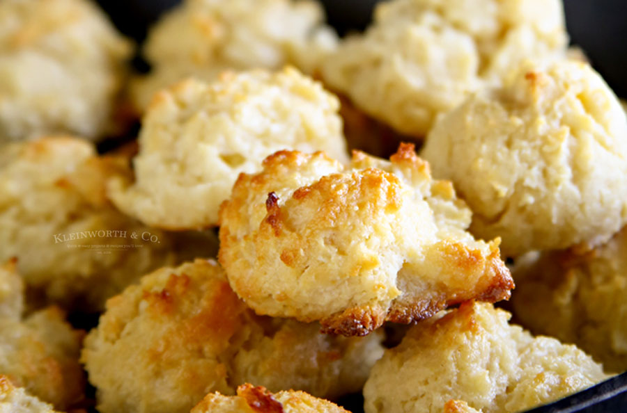 Easy Skillet Biscuits Recipe - easy to make side dish everyone loves.