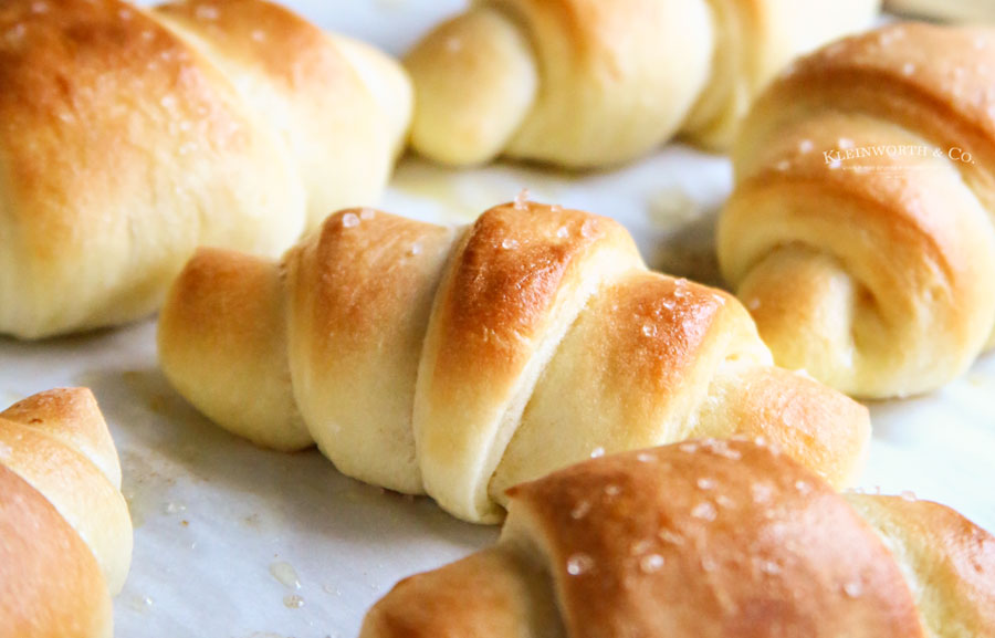 Heavenly One Hour Dinner Rolls