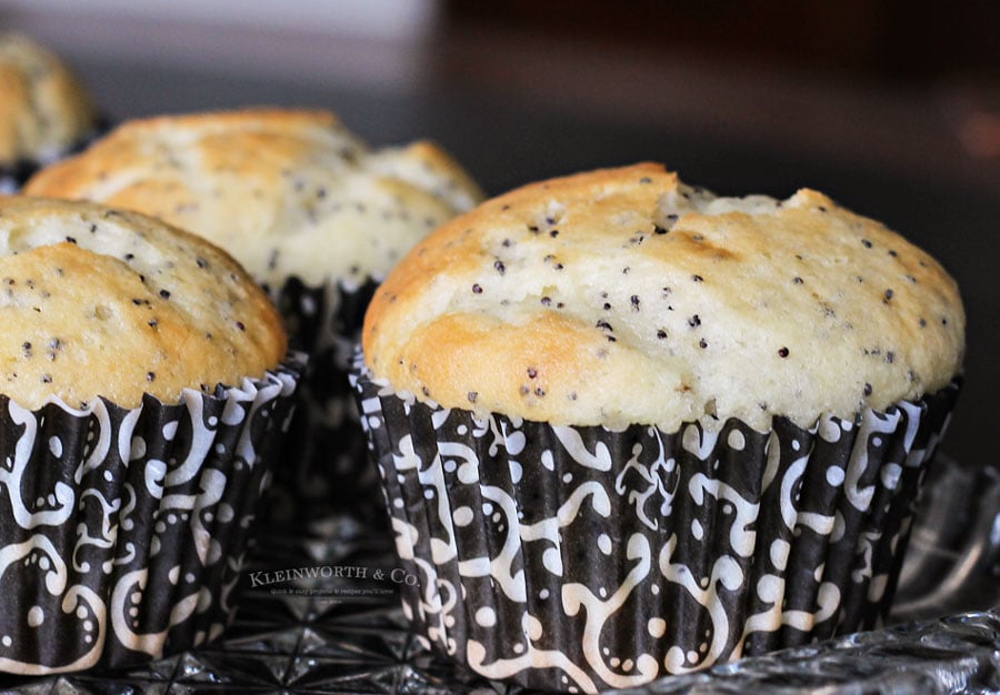 Lemon Poppy Seed Muffins - quick & easy breakfast recipe for the whole family