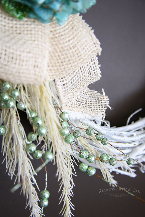 Mint & White Winter Wreath - tutorial