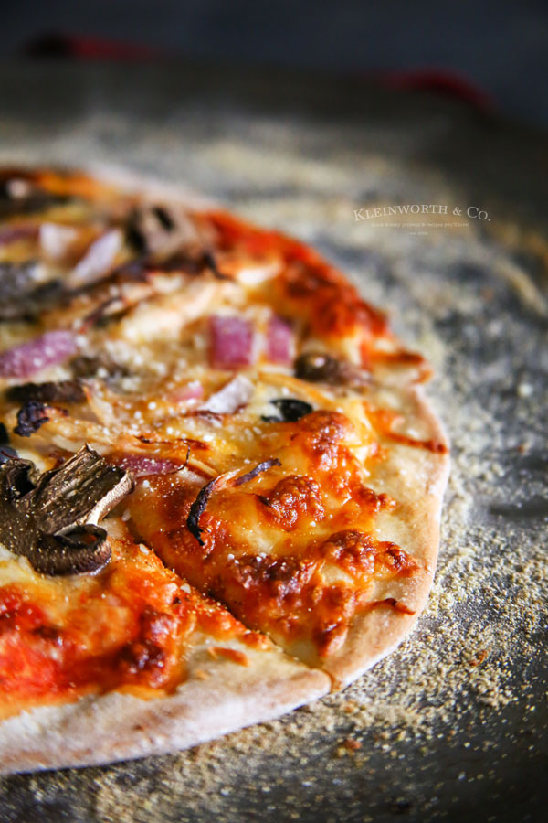 onion thin crust pizza