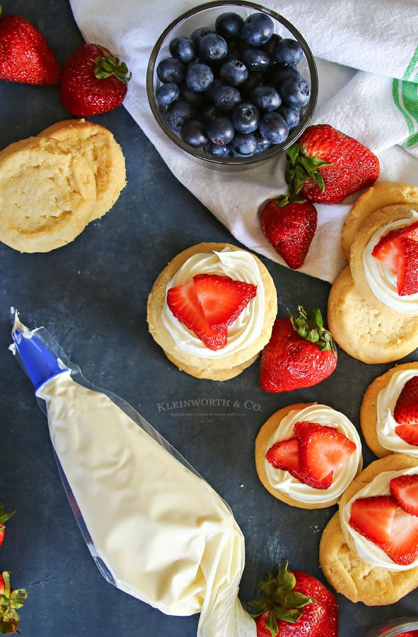 summer cookies with strawberries