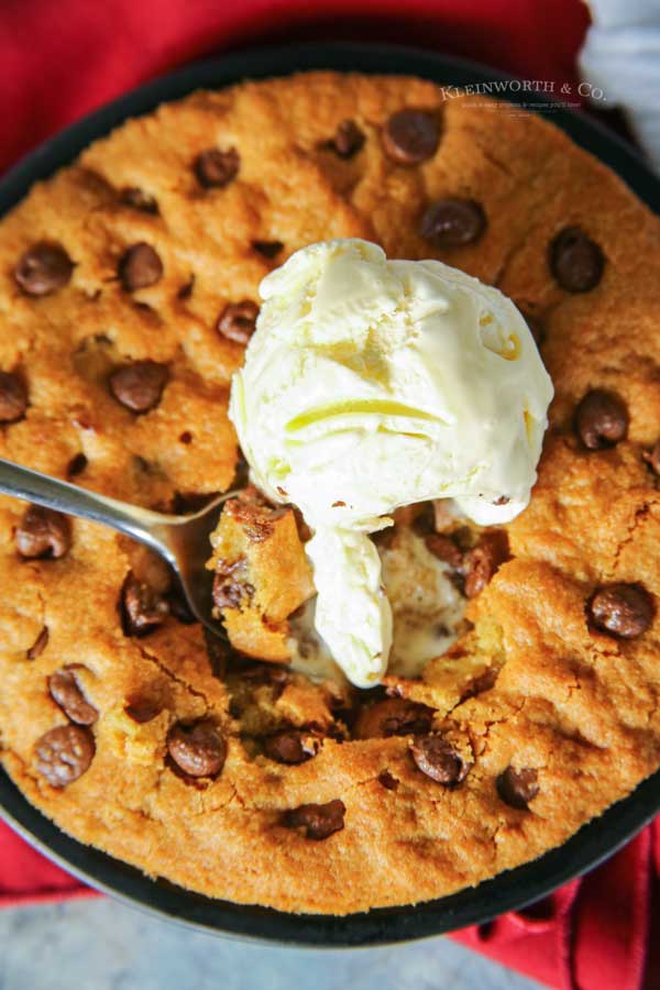 how to make Air Fryer Chocolate Chip Skillet Cookie