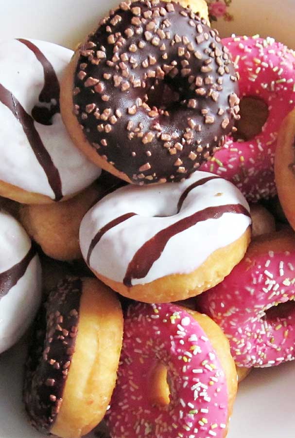 how to make Air Fryer Glazed Donuts