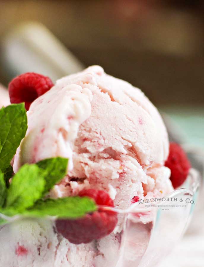 how to make Raspberry White Chocolate Frozen Yogurt
