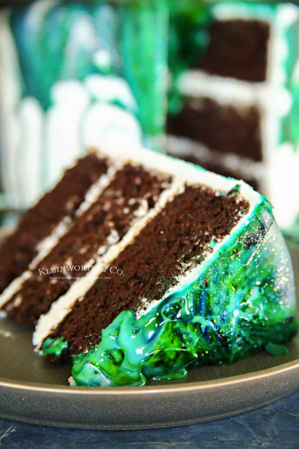 Peacock cake - Easy Marble Drip Icing