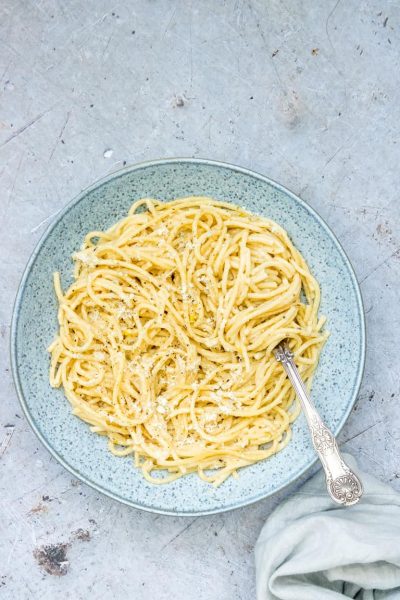 Instant Pot Cheesy Garlic Butter Spaghetti