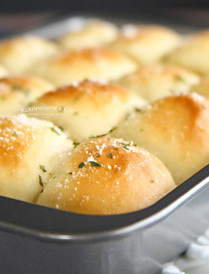 30-Minute Garlic Parmesan Dinner Rolls for the holidays