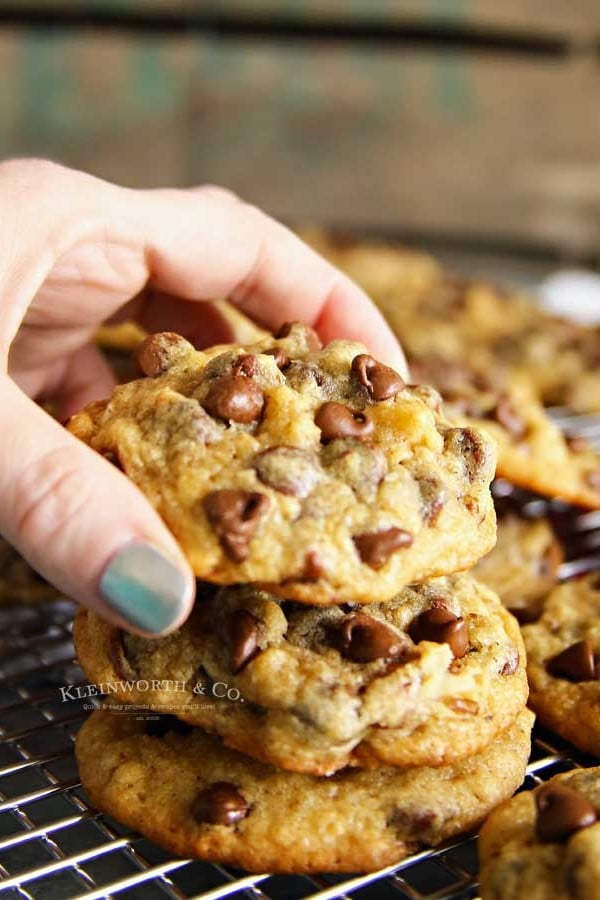 Copycat DoubleTree Hotel Cookies with Walnuts