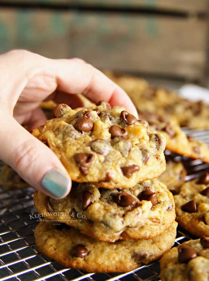 Copycat DoubleTree Hotel Cookies with Walnuts