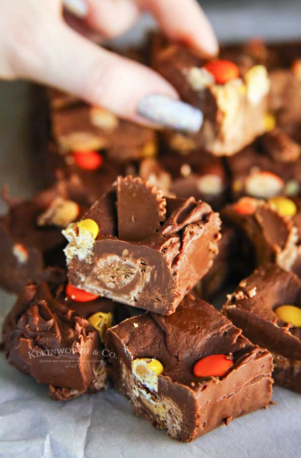 How to make Easy Microwave Reese's Fudge