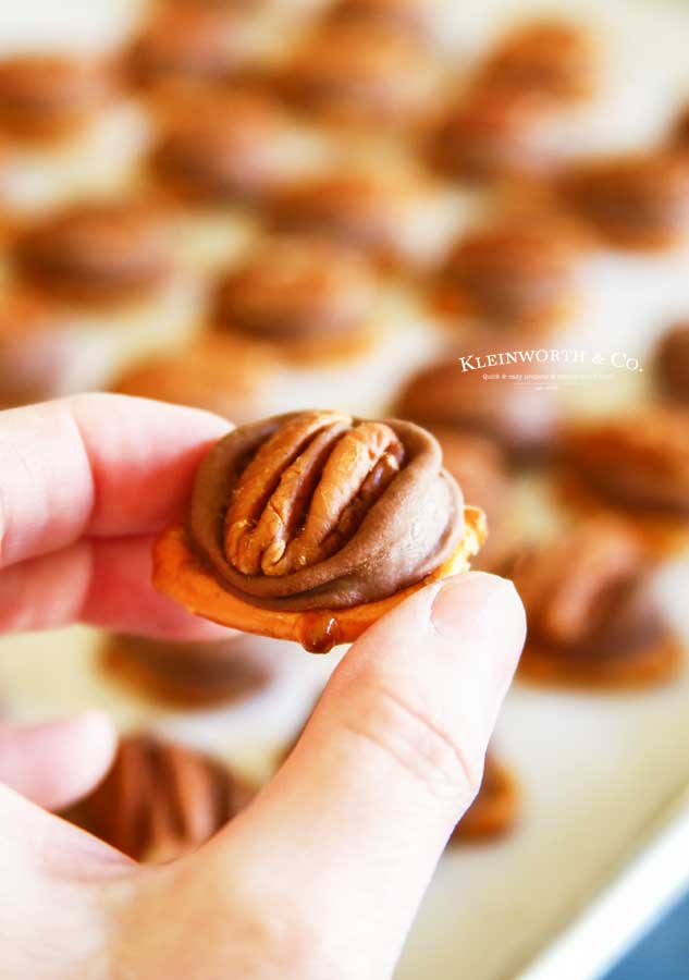 how to make Rolo Pretzel Turtles