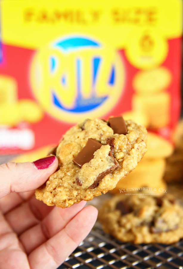 Best Cookies - Chewy RITZ Cracker Oatmeal Cookies