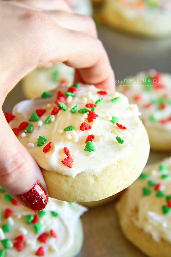 How to make Christmas Lofthouse Sugar Cookies - Copycat Recipe