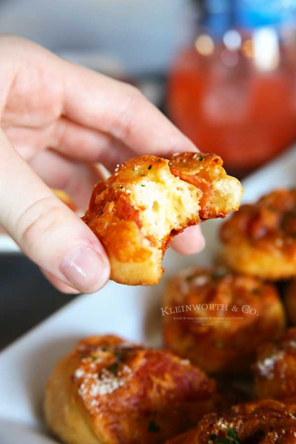 party food - Cheesy Pepperoni Pizza Pinwheels