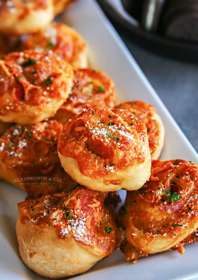 party recipe - Cheesy Pepperoni Pizza Pinwheels