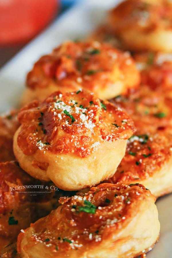 Cheesy Pepperoni Pizza Pinwheels recipe