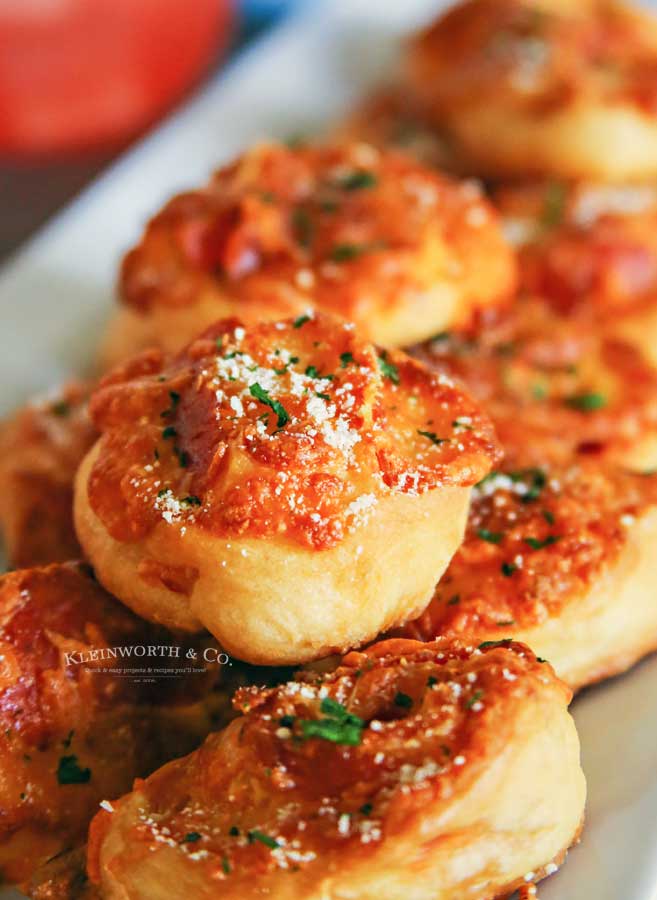 Cheesy Pepperoni Pizza Pinwheels recipe