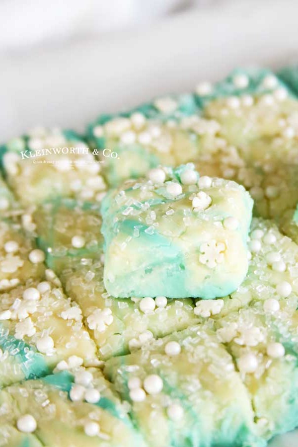 How to make Easy Snowflake Fudge