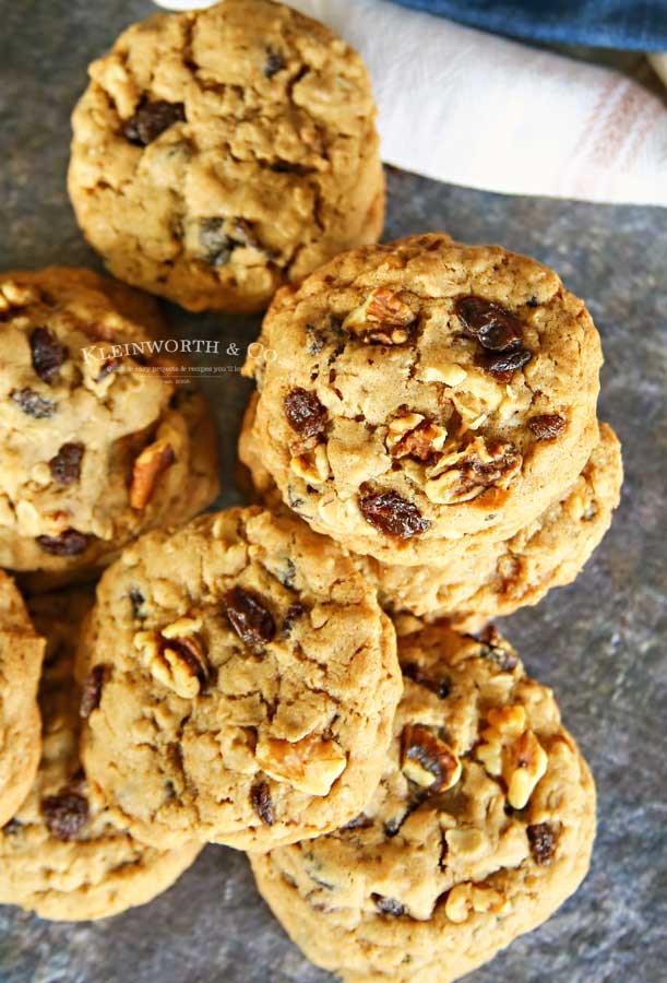 Chewy Oatmeal Cookies