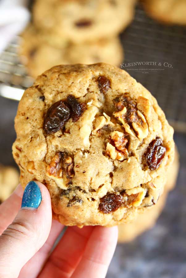 how to make chewy oatmeal raisin cookies