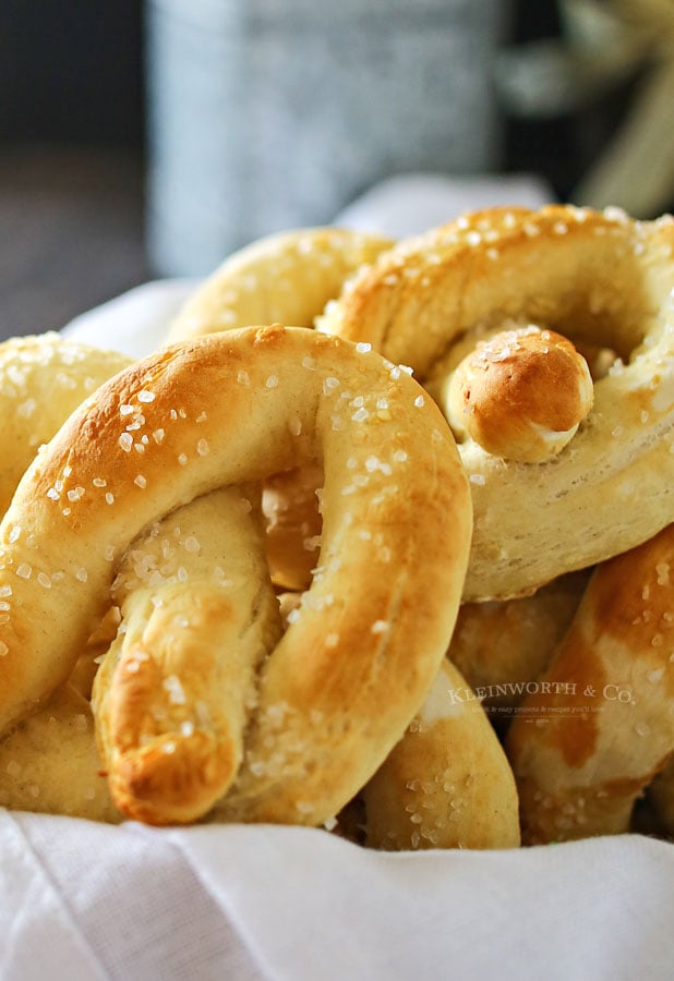 How to make the best homemade soft pretzel 