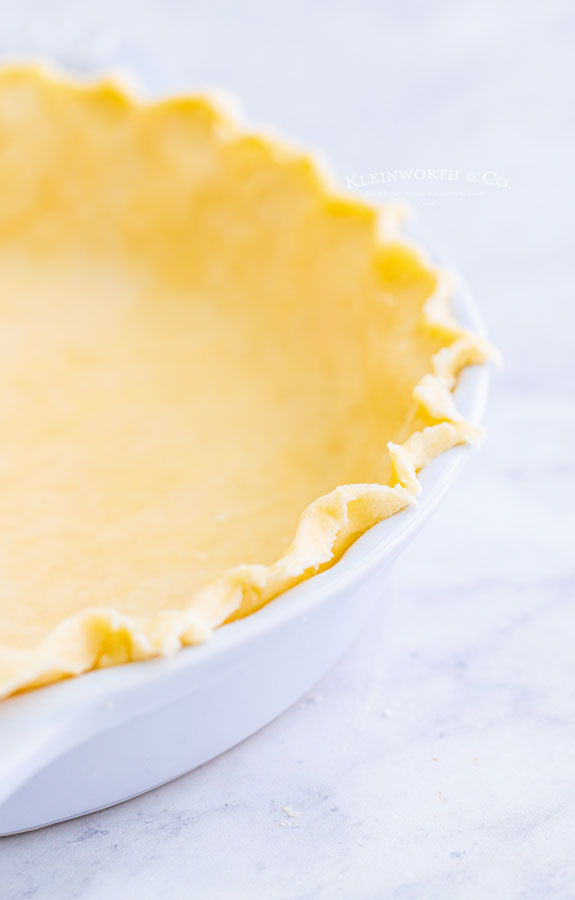 fluted pie crust before baking