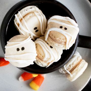 Mummy Macarons for Halloween