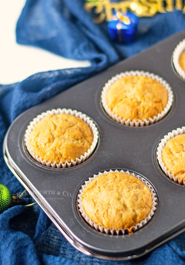 baked vanilla cupcakes