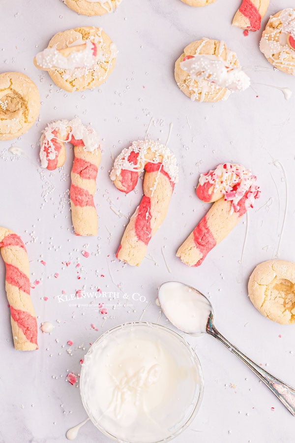Frosting peppermint cookies