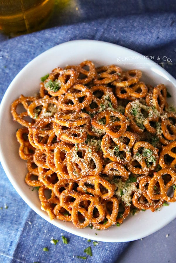 how to make Garlic Parmesan Pretzels