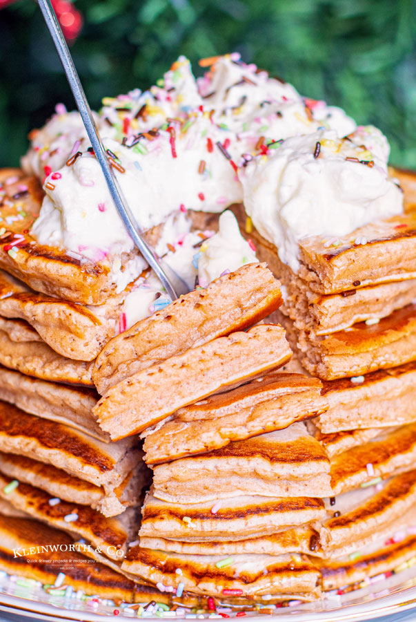 https://www.kleinworthco.com/wp-content/uploads/2020/12/Gingerbread-Pancakes-with-Fork.jpg