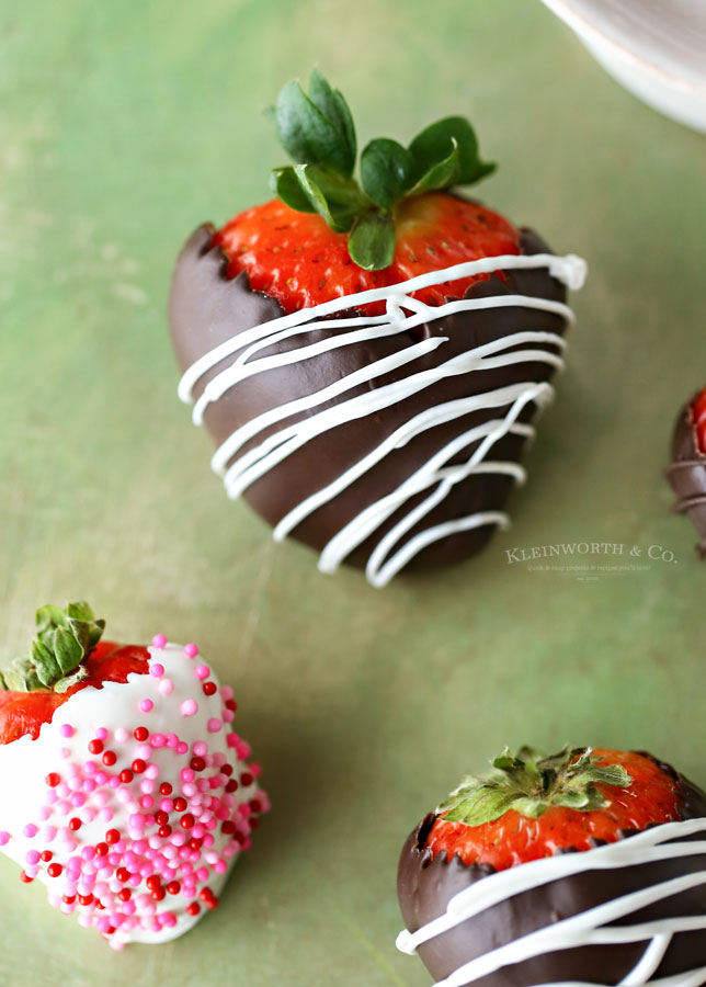 Holiday Chocolate Covered Strawberries