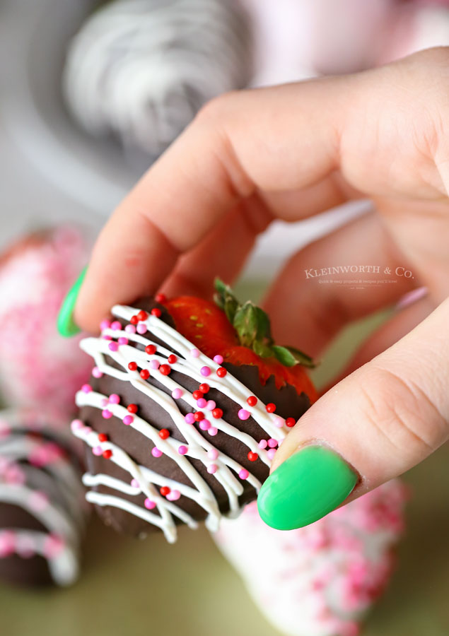 How to make Chocolate Covered Strawberries