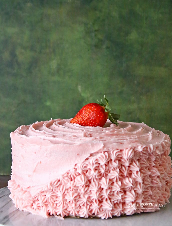 Fresh strawberry puree for cake