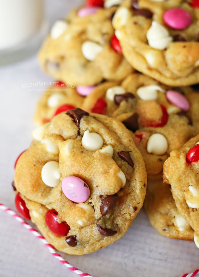 how to make Valentine Chocolate Chip Cookies