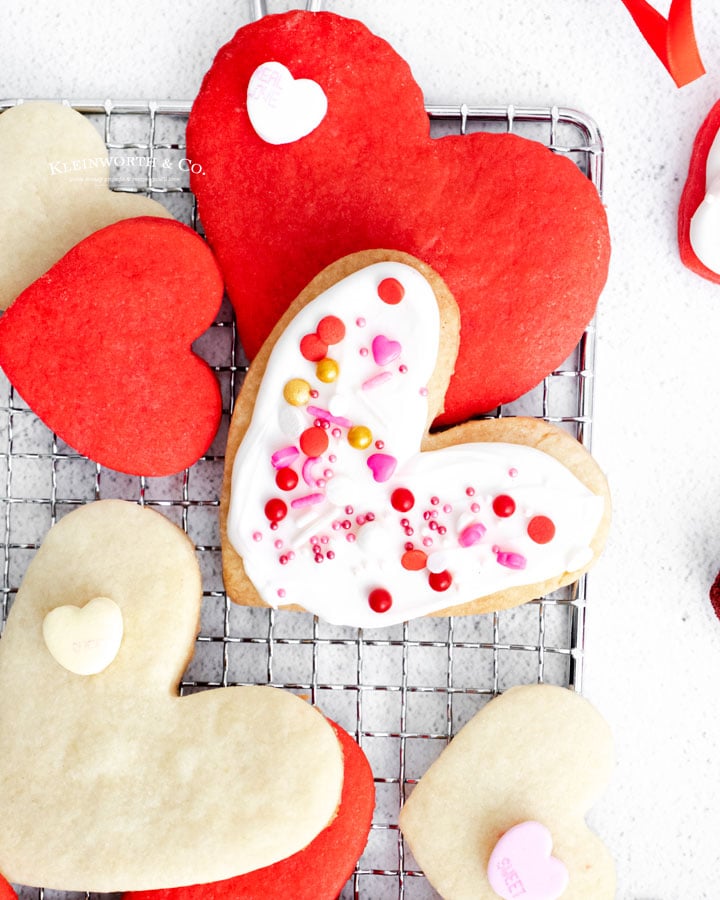 decorated shortbread cookie