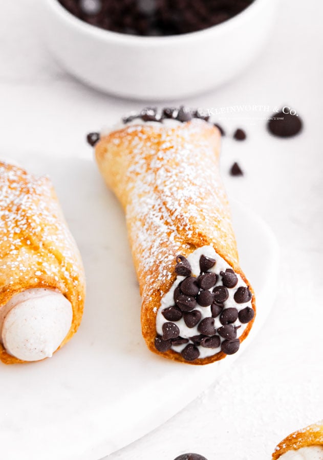 pastry cannoli