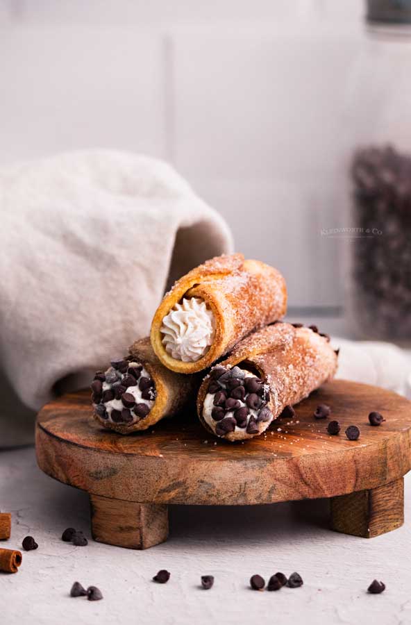 cinnamon shell cannoli