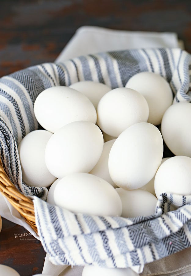 cooked eggs before peeling the shell