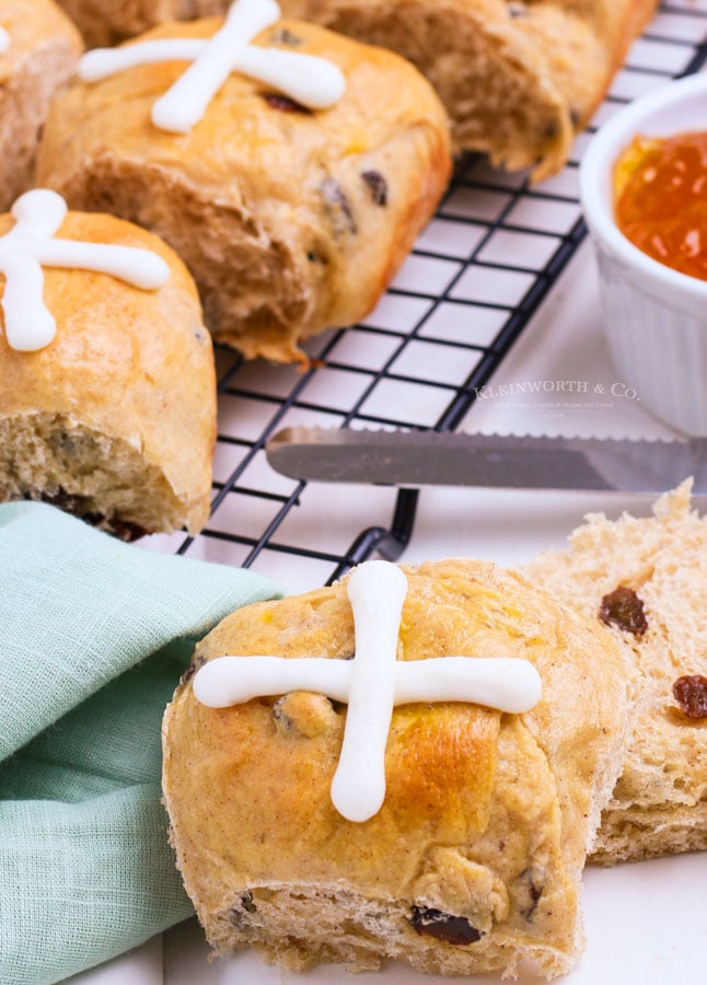 how to make Hot Cross Buns