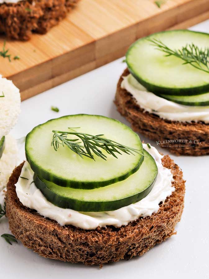 cucumber dill sandwich