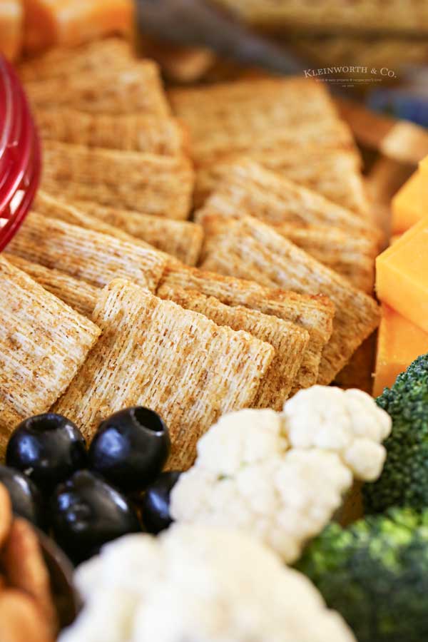 crackers on appetizer tray