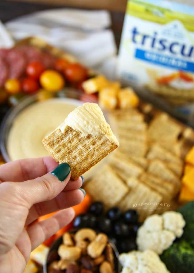 hummus on cracker