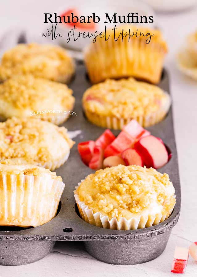 Rhubarb Muffins with Cinnamon Topping