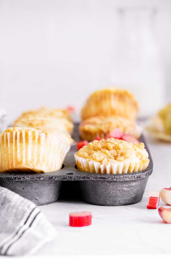 Rhubarb Streusel Muffins